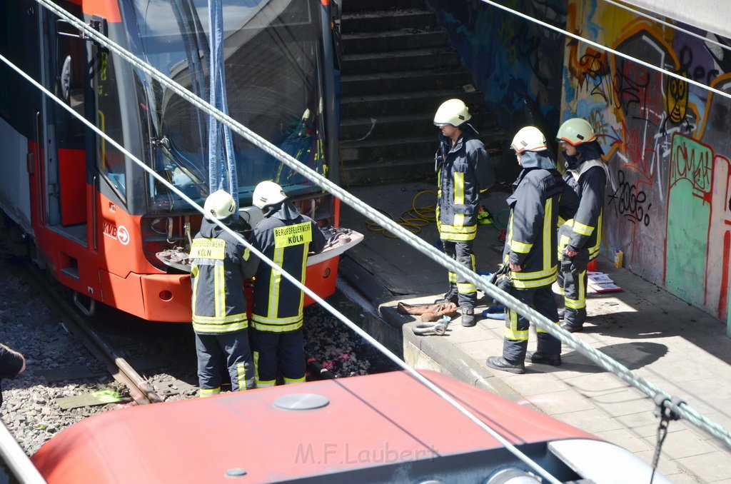 Unfall zwischen zwei KVB Bahnen Koeln Hoehenhaus Im Weidenbruch P154.JPG